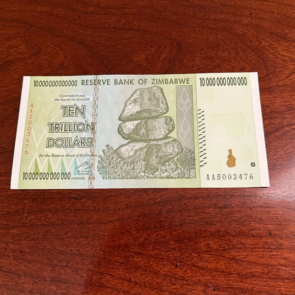 Zimbabwe 10 Trillion - Picture 1 of 2